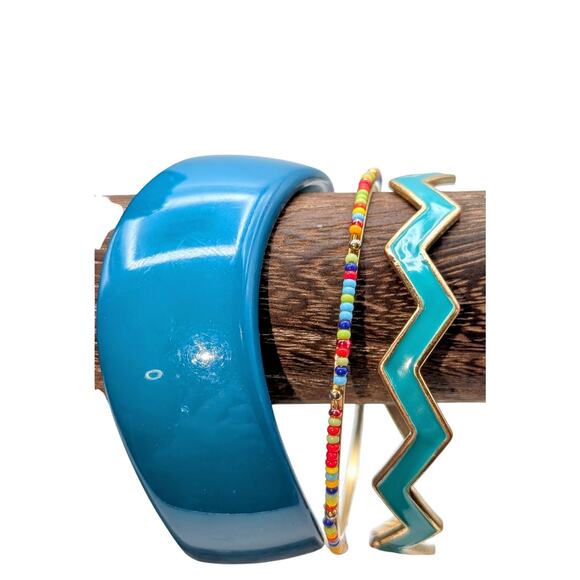 Mixed Lot of Blue Green Theme Jewelry Including 2 Necklaces & 5 Bracelets - Picture 6 of 8